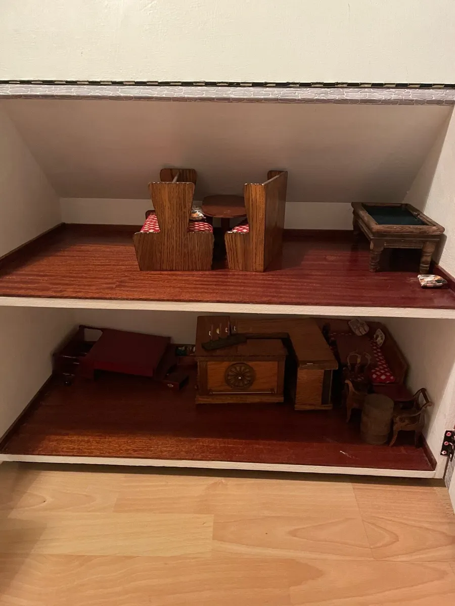 Dolls house - Image 2