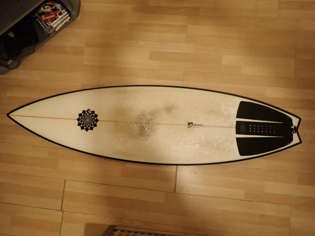 surfboard - Image 1