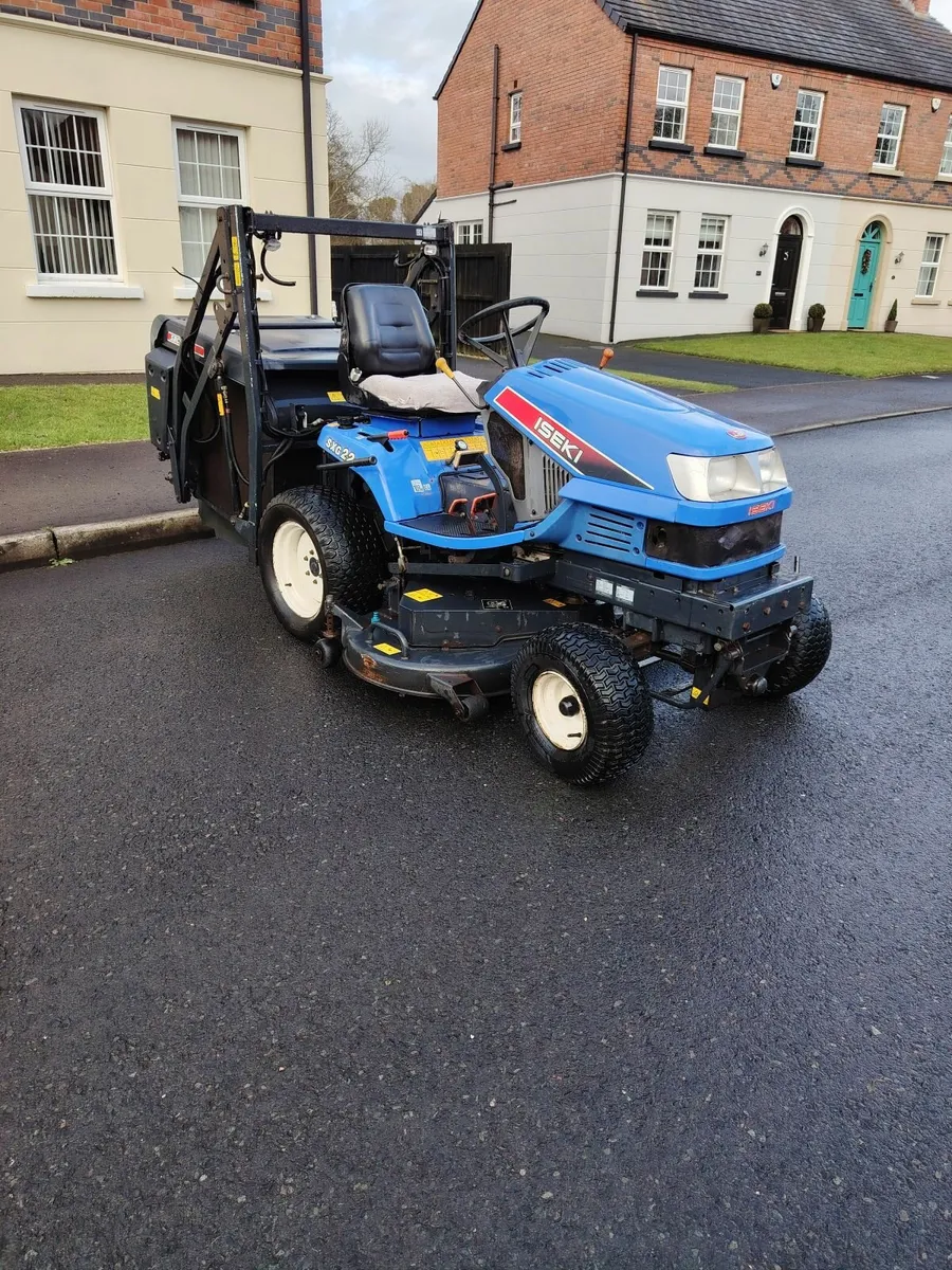 Iseki High tip diesel ride on lawnmower - Image 1