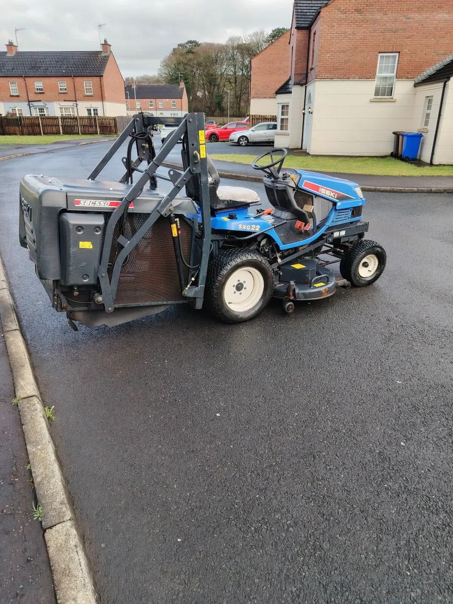 Iseki High tip diesel ride on lawnmower - Image 2