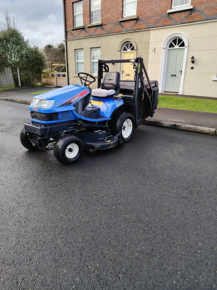 Iseki High tip diesel ride on lawnmower - Image 3