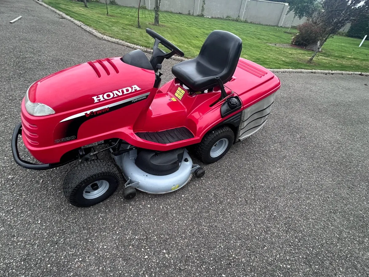 48 inch Honda 2620 Lawnmower - Image 1