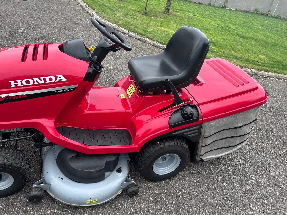 48 inch Honda 2620 Lawnmower - Image 2