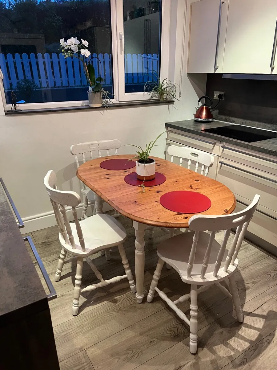 Extendable table and chairs(4) - Image 2