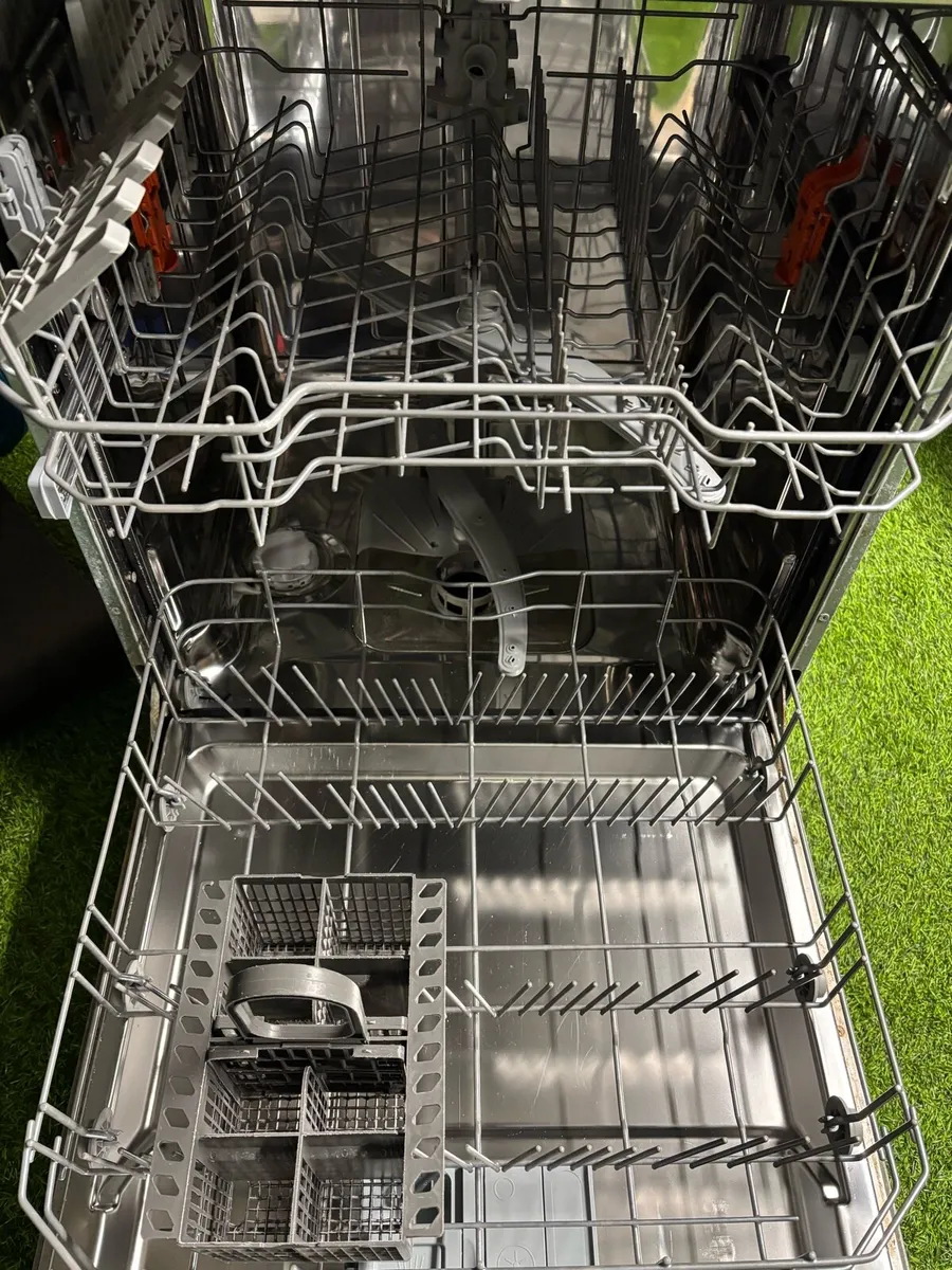 Hotpoint dishwasher integrated - Image 2