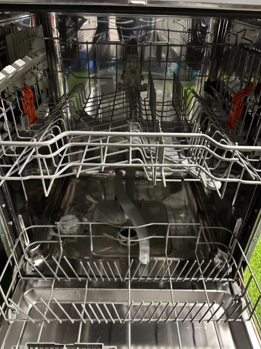 Hotpoint dishwasher integrated - Image 3