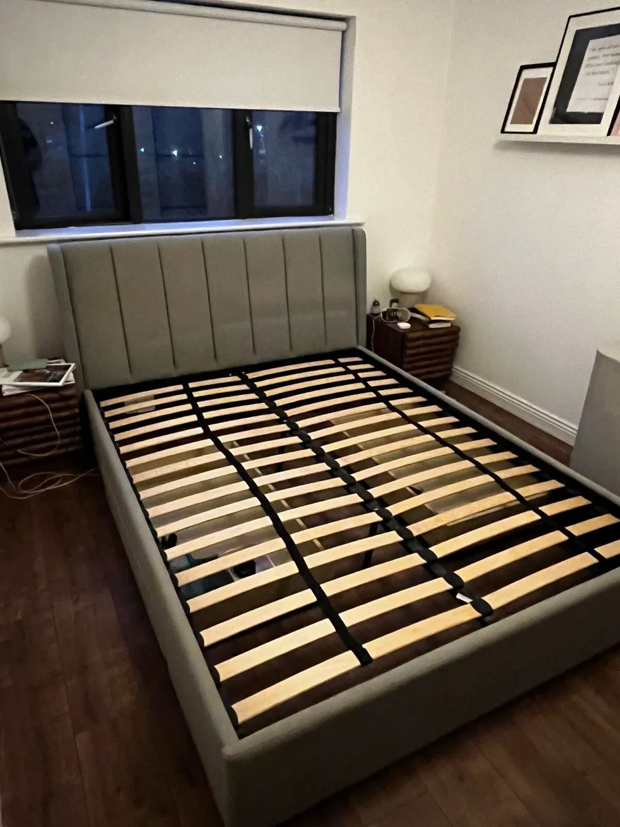 Bremen king size bed - Image 1