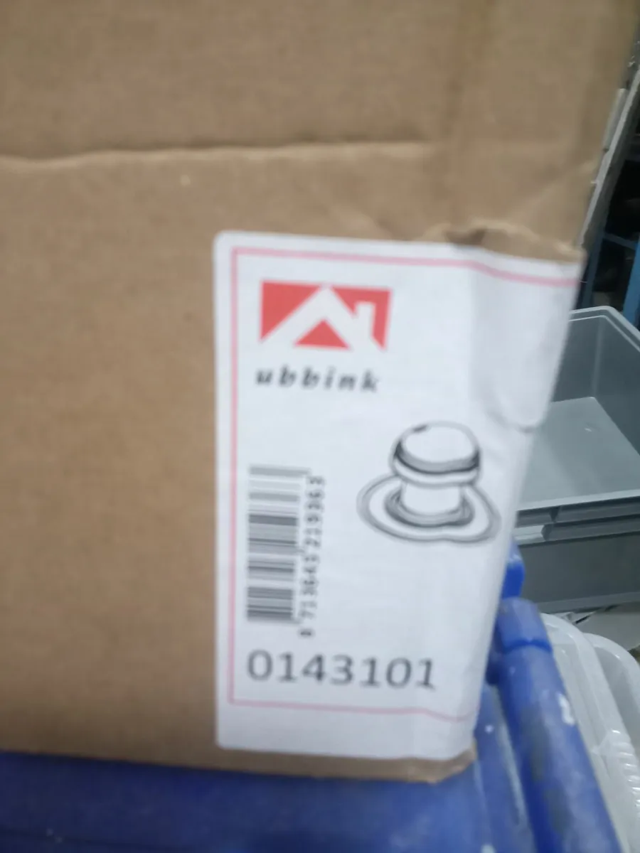 roof vent and bulbs - Image 3