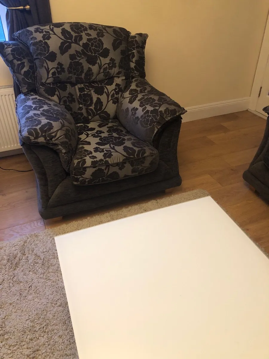 Sofa + 2 Arm chairs - Image 3