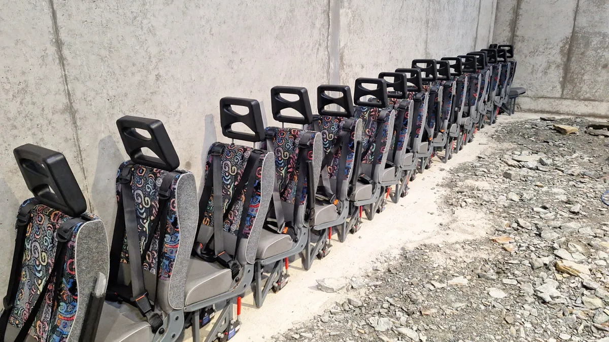 32 Seats Quick Release - Image 1