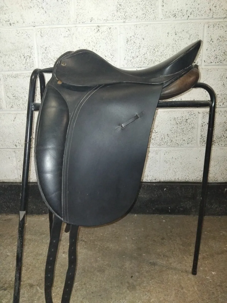 Dressage Saddle- Lovatt & Ricketts - Image 2