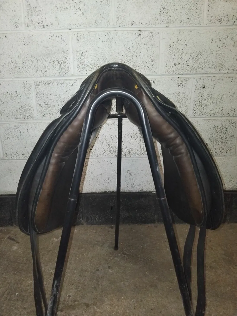 Dressage Saddle- Lovatt & Ricketts - Image 4
