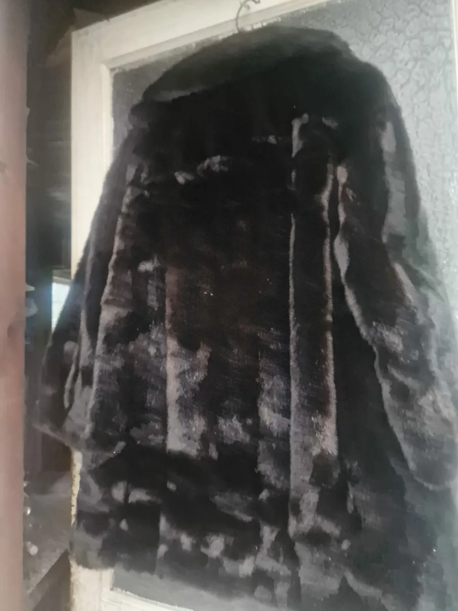 faux fur ladies coat (post incl) - Image 3