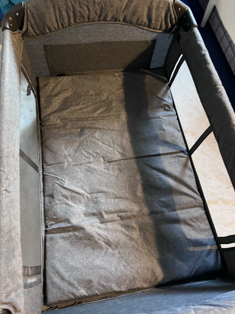 Baby Elegance travel cot with Clevamama mattress - Image 3