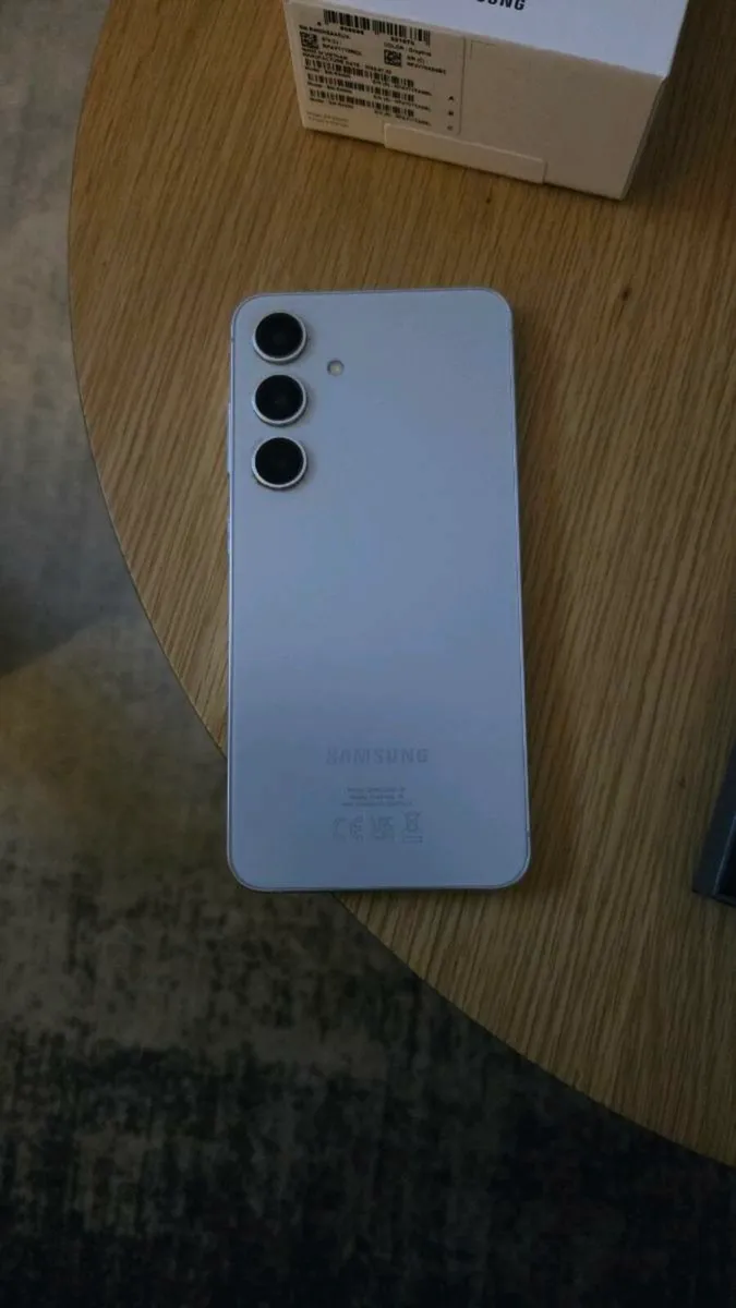 Samsung Galaxy S24 + Brand New Earbuds - Image 2