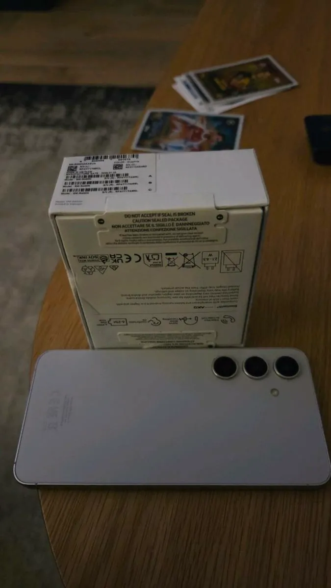 Samsung Galaxy S24 + Brand New Earbuds - Image 3