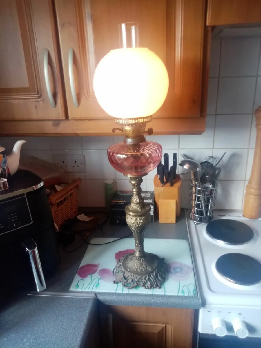 Vintage oil lamp - Image 1