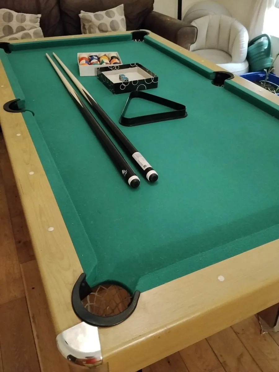 Pool table - Image 1