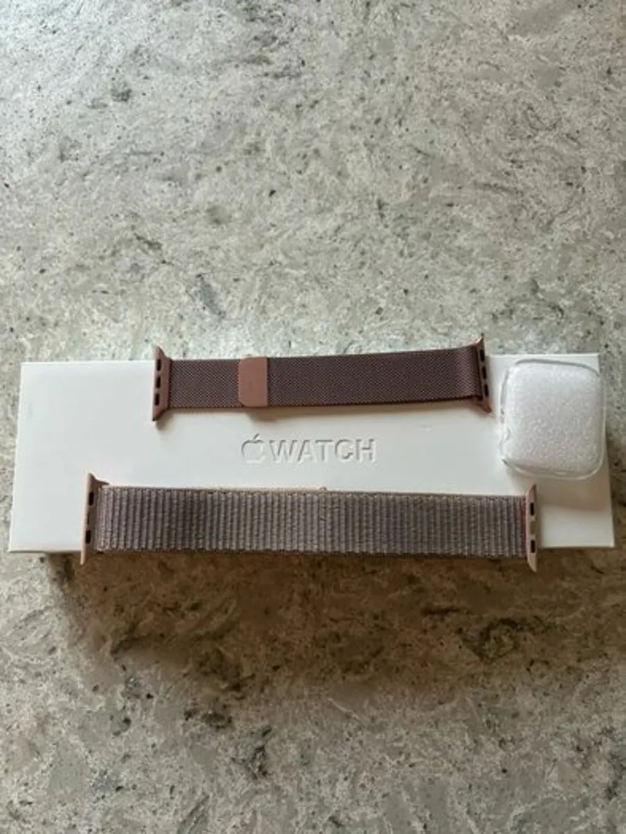 Apple Watch 9 45mm GPS pink like new - Image 4