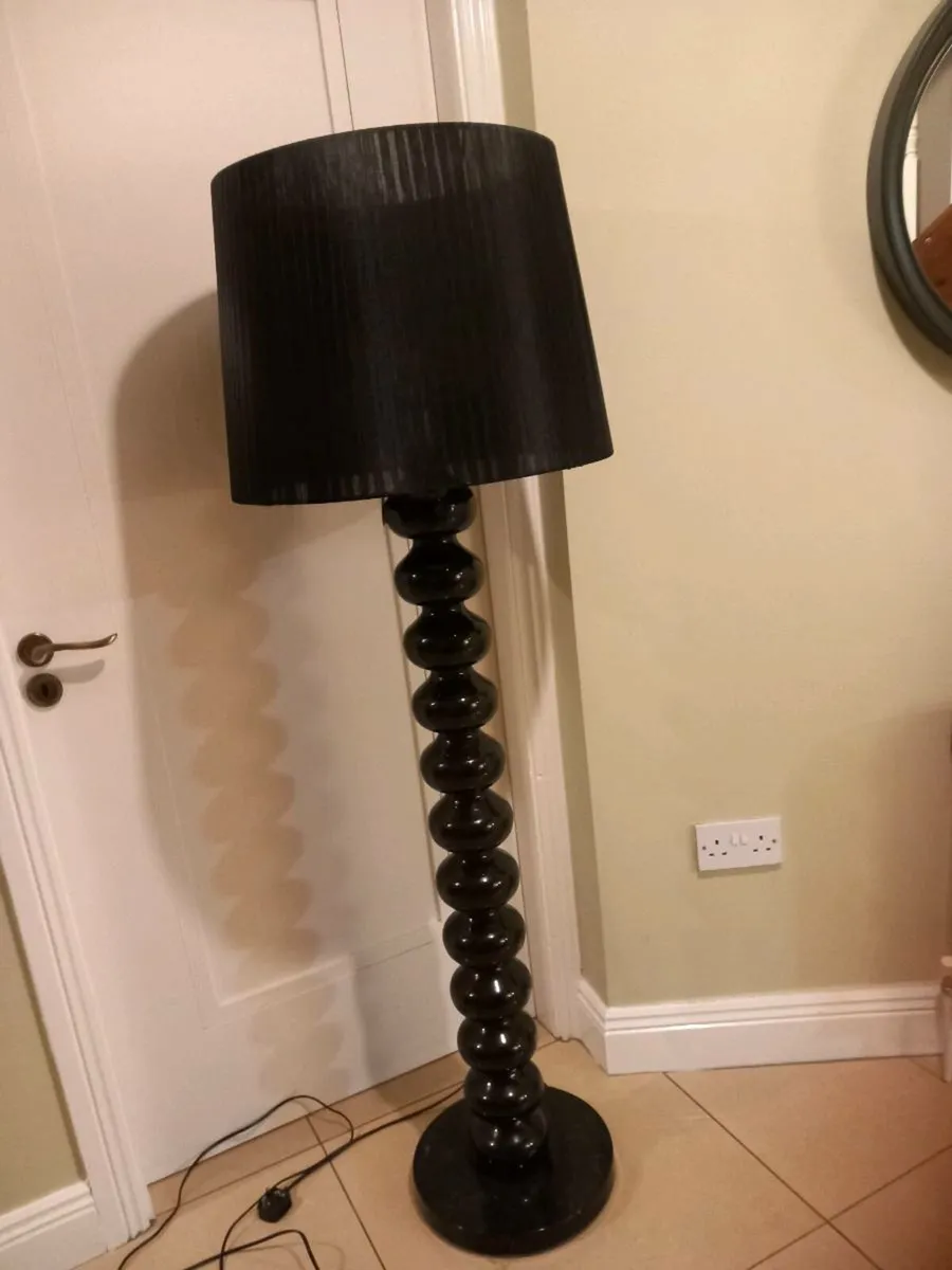 Free standing black lamp - Image 1