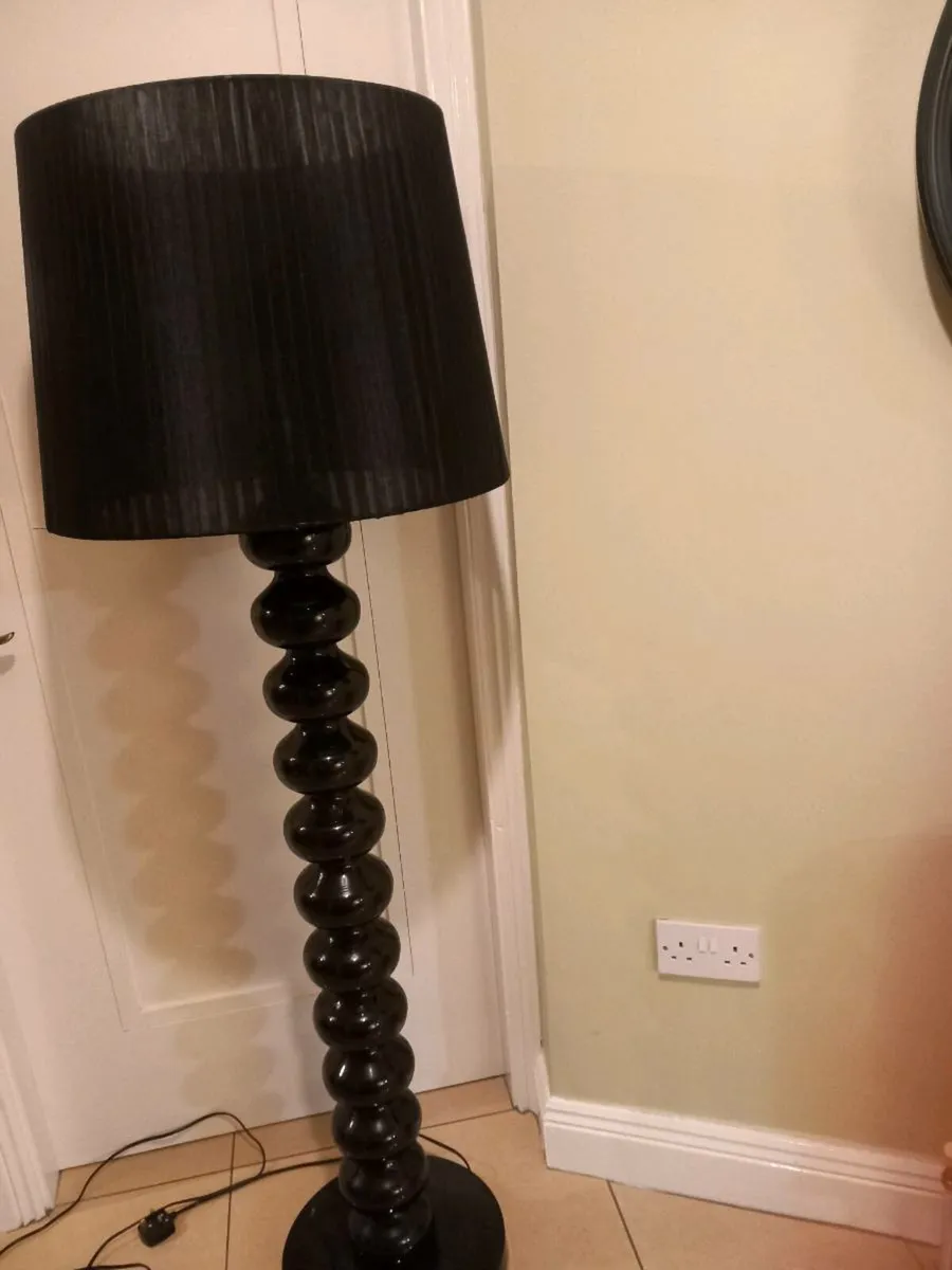 Free standing black lamp - Image 2