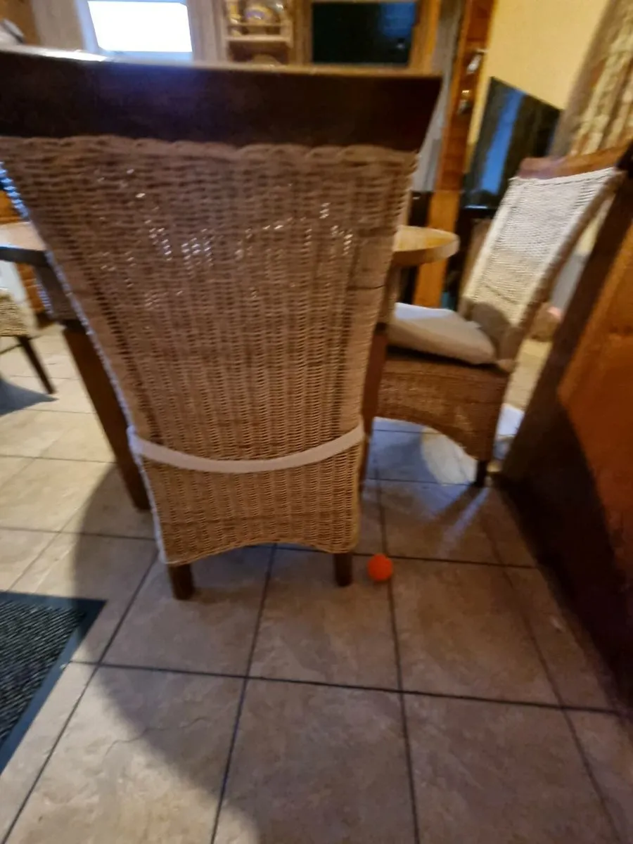 Table and chairs - Image 4