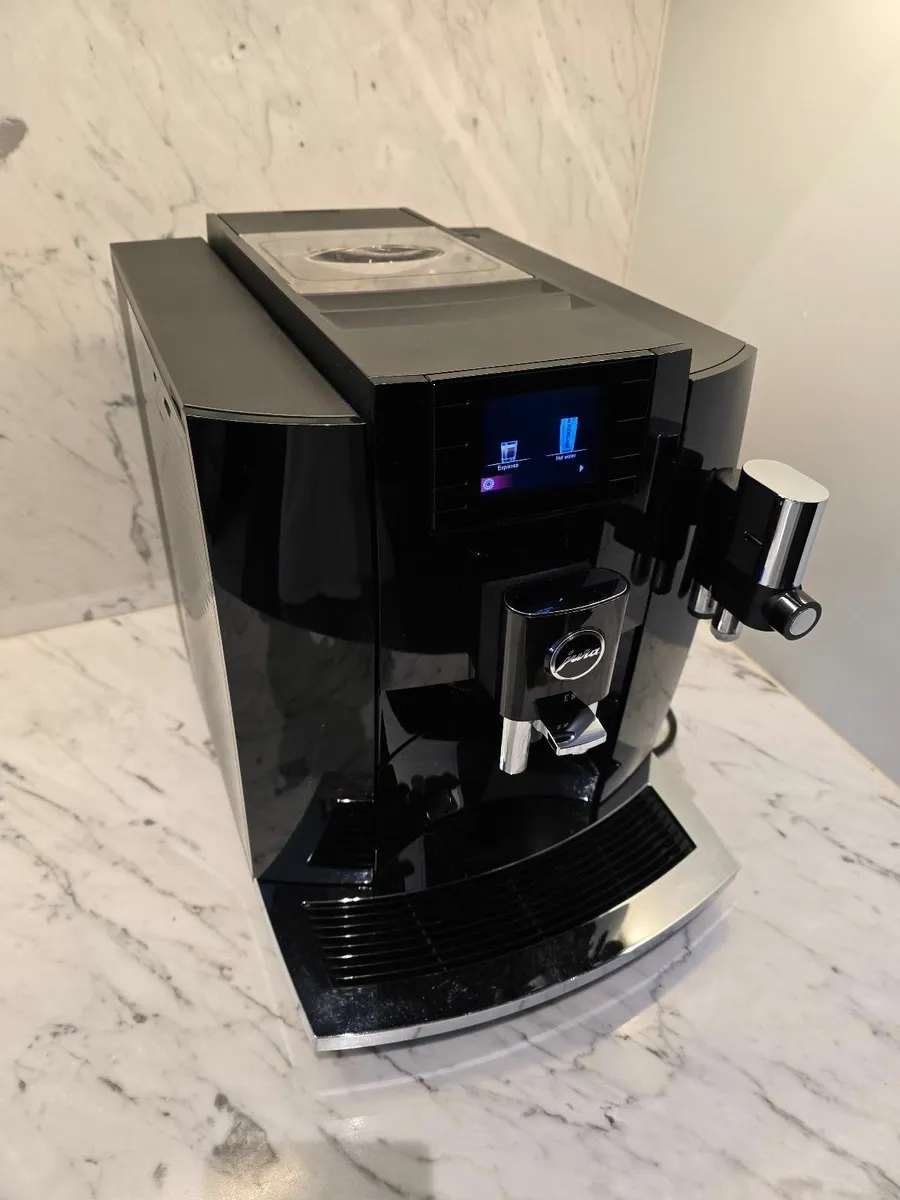 Jura E8 Automatic Coffee Machine - Image 3
