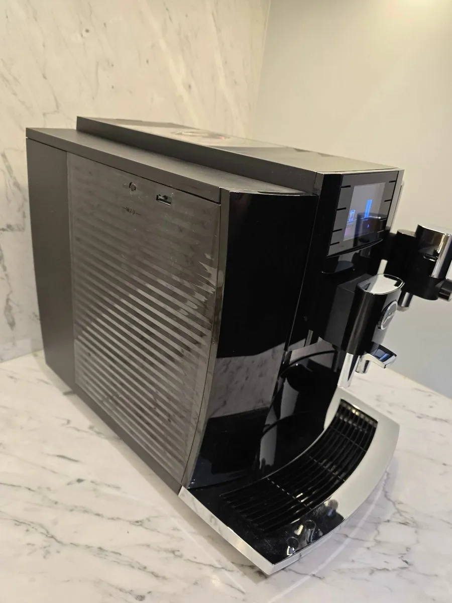 Jura E8 Automatic Coffee Machine - Image 2