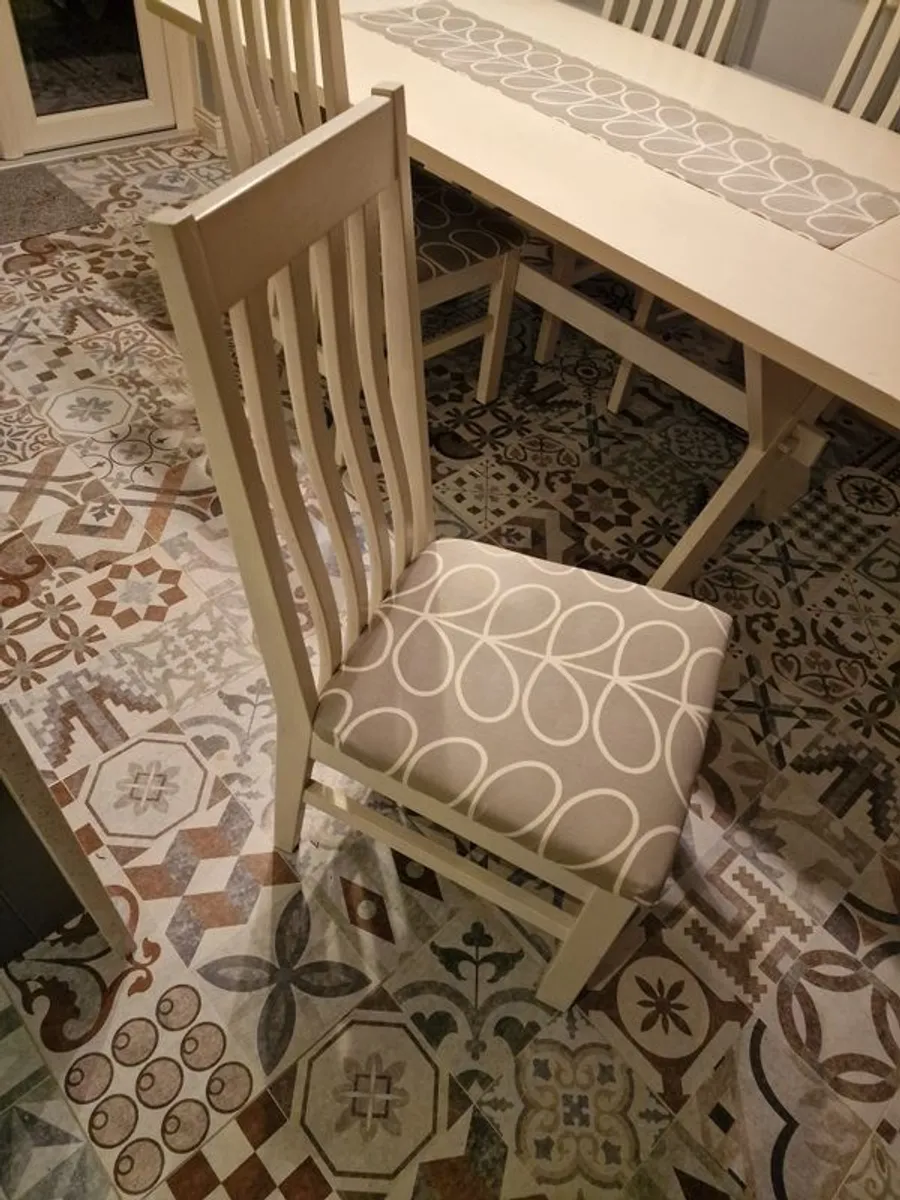 Table & Chairs - Image 4
