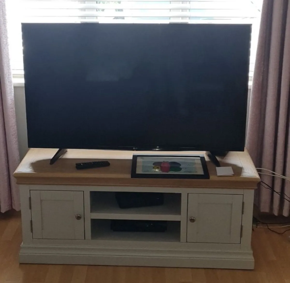 TV Unit - Image 2