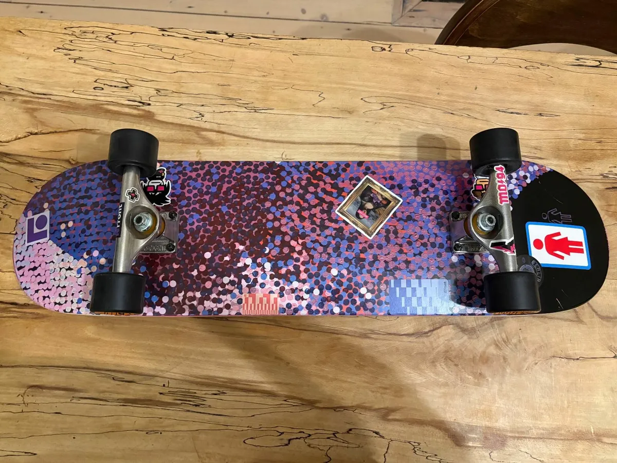 Skate – Girl Deck, Independent Trucks, OJ Wheels - Image 4