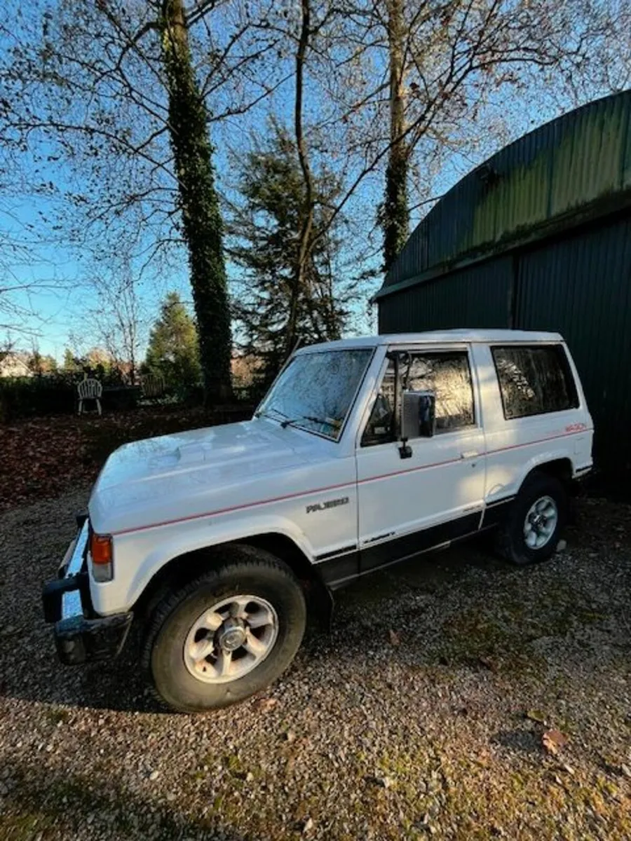Mitsubishi Pajero 1987 - Image 2