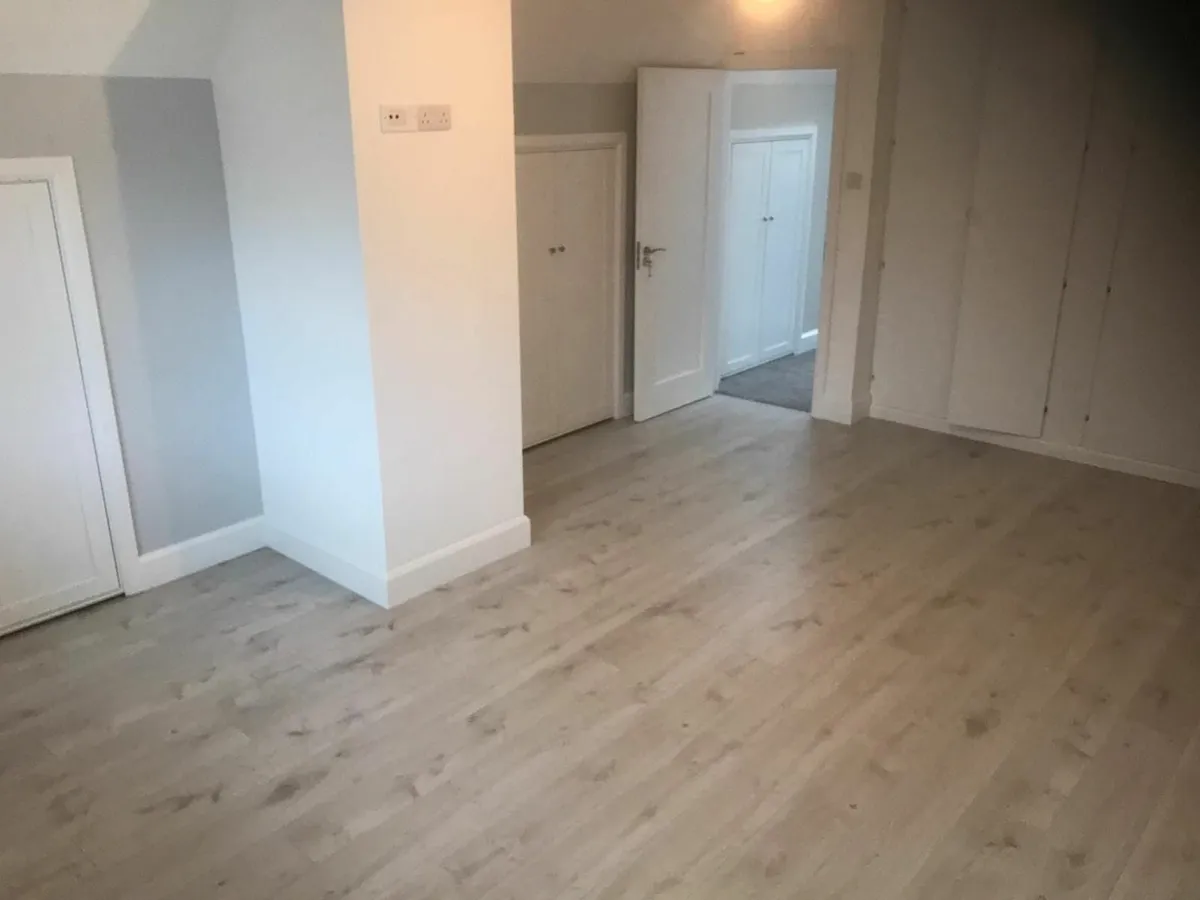 Laminate Flooring AC4 - Great Value - Image 1