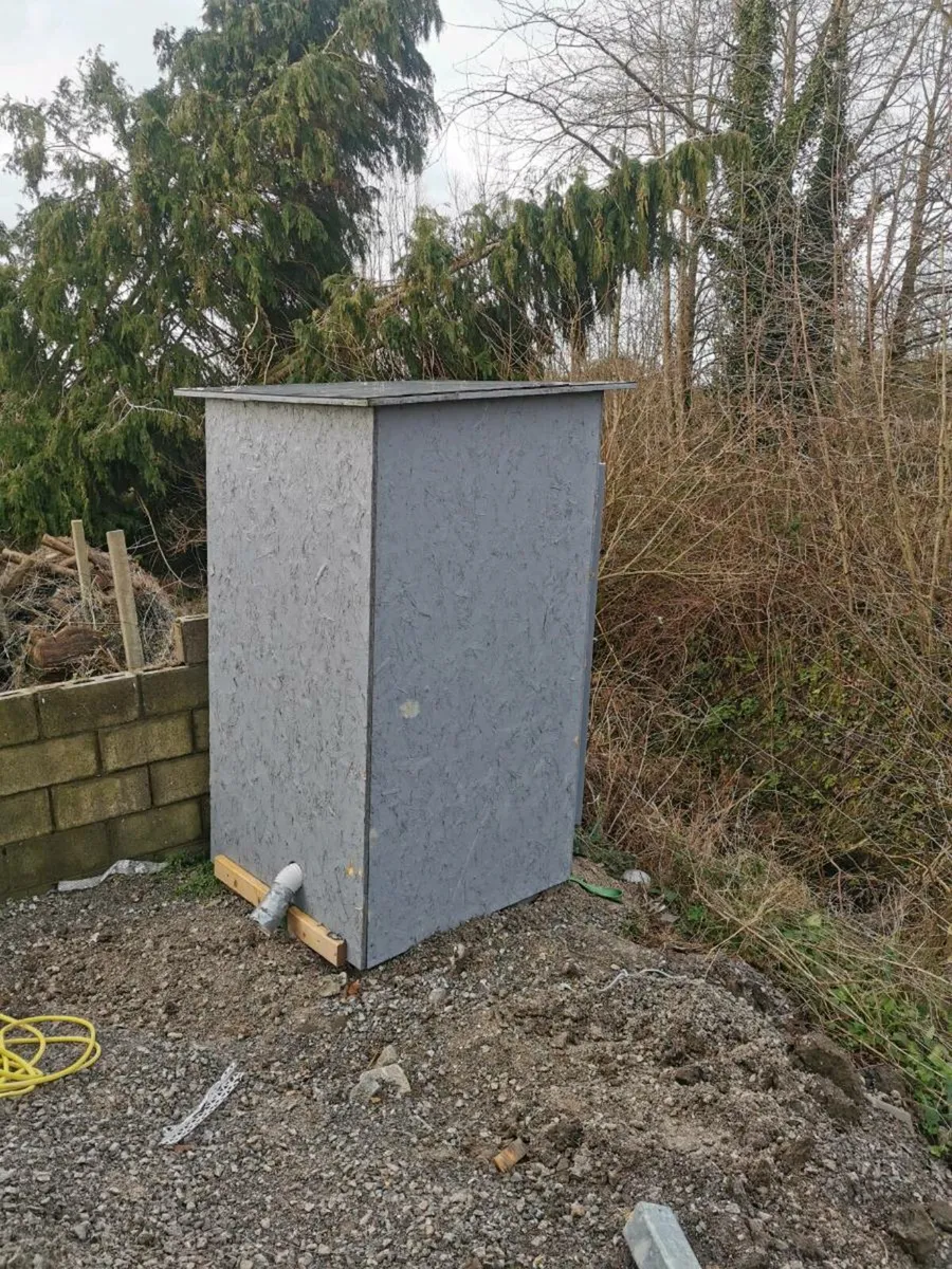 Site toilet - Image 1
