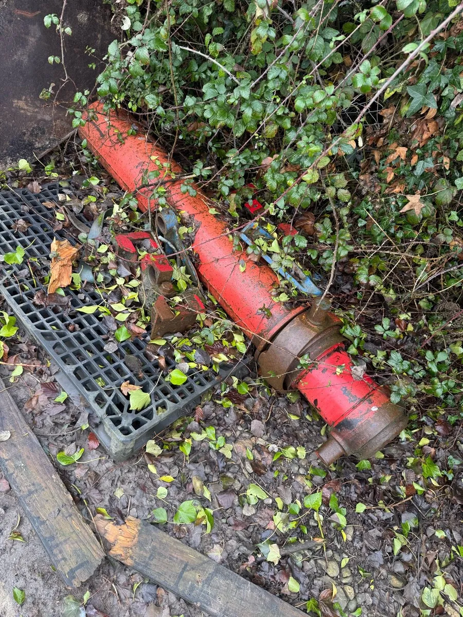 BULK TIPPER RAM FROM 3 AXLE BULK TRAILER - Image 2