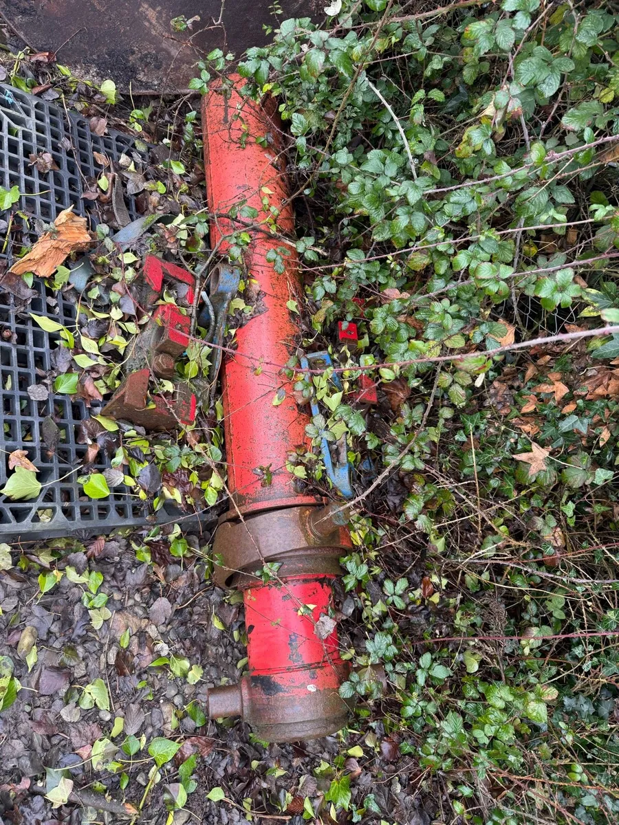 BULK TIPPER RAM FROM 3 AXLE BULK TRAILER - Image 4