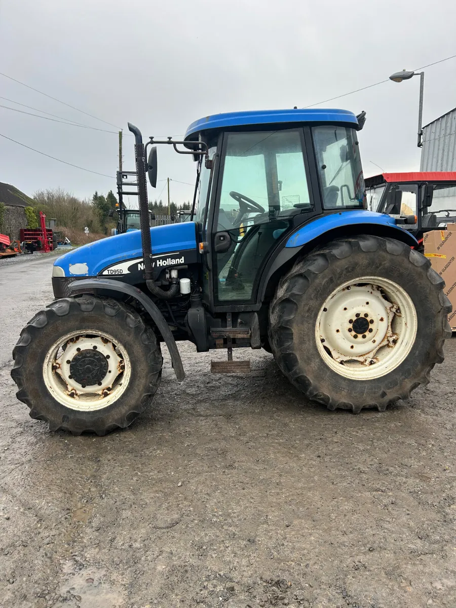 2005 New Holland TD95D - Image 2