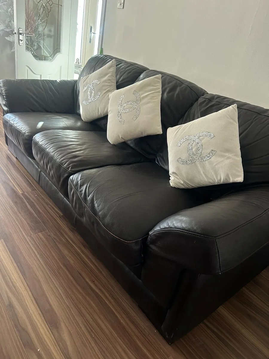 Suite of furniture - Image 3