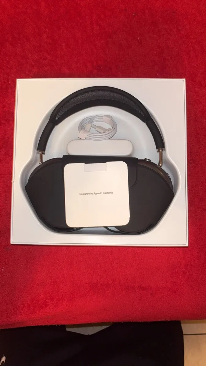 AirPod Max’s - Image 4