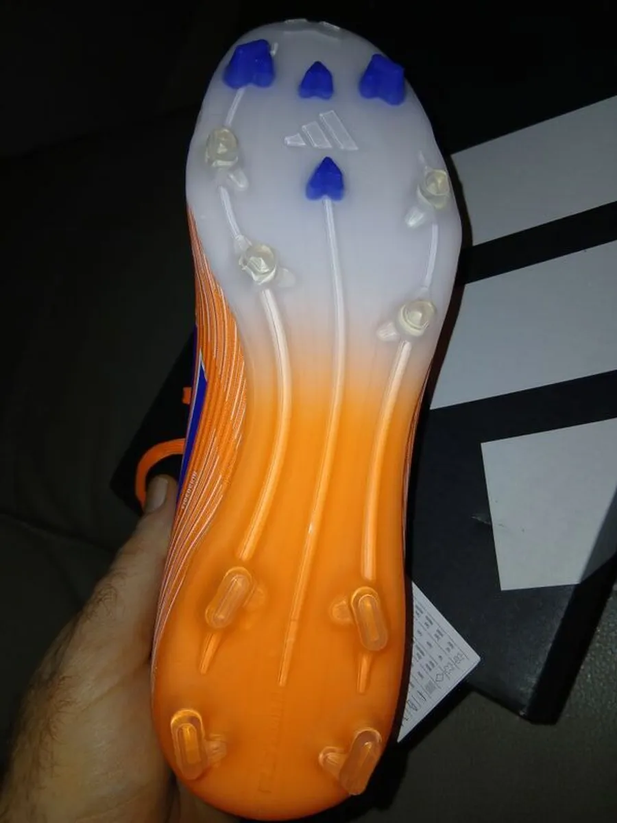 Adidas F50 league football boots - Image 3
