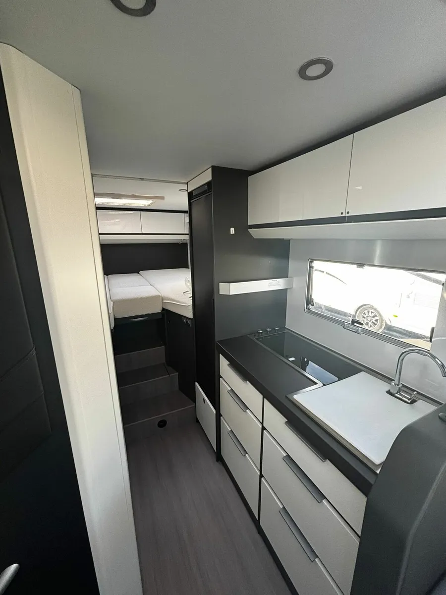 Adria elios carvan - Image 4