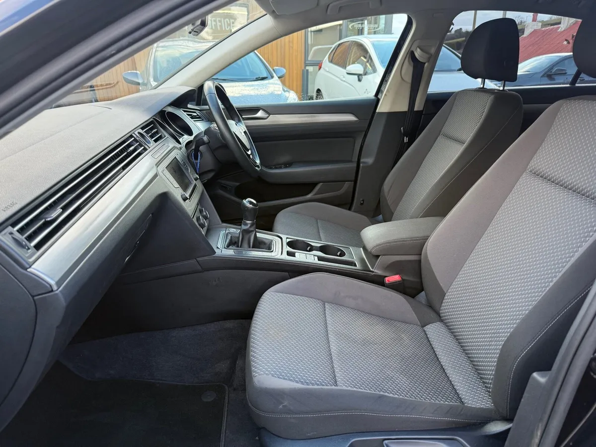2015 VW PASSAT 1.6 TDI S 4dr only 50k ! - Image 3