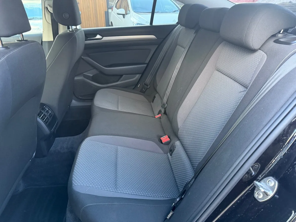 2015 VW PASSAT 1.6 TDI S 4dr only 50k ! - Image 4