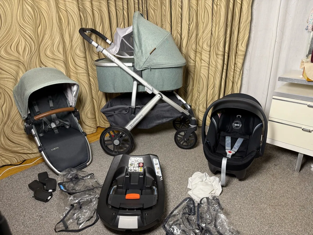 Uppababy Vista with Cybex car seat and isofix base - Image 1