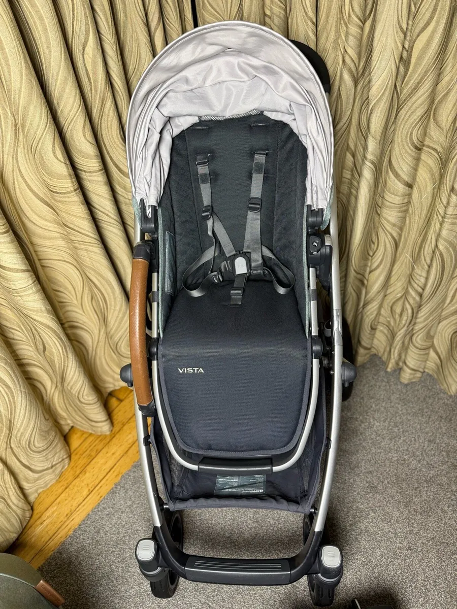 Uppababy Vista with Cybex car seat and isofix base - Image 4