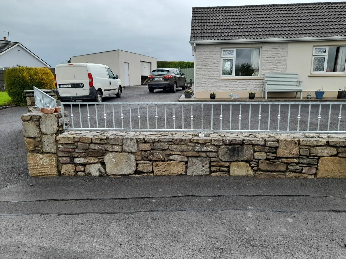 Entrance gates - Image 4