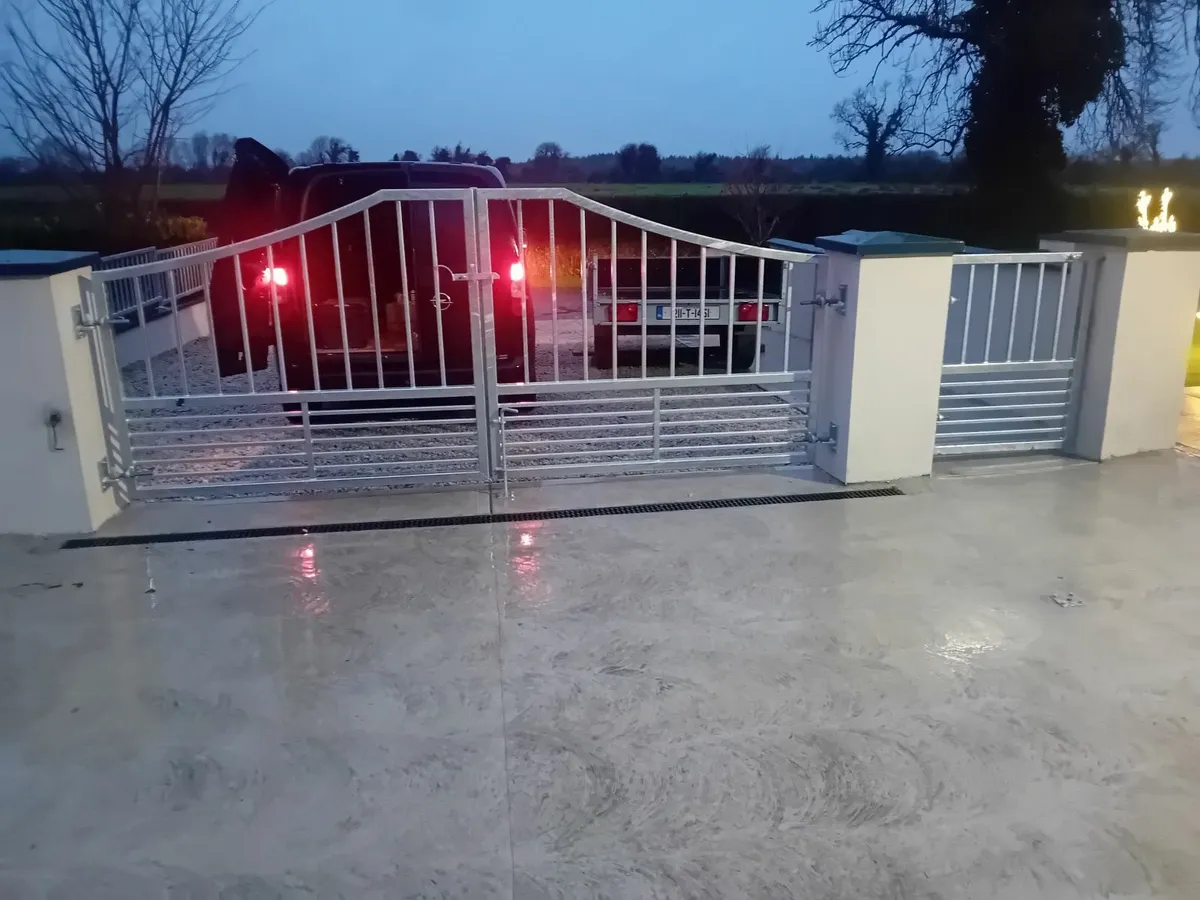 Entrance gates - Image 1