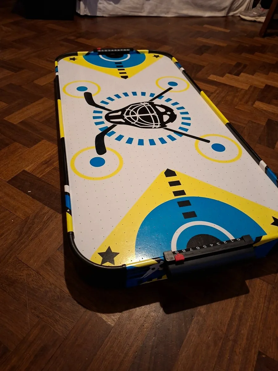 Air hockey table - Image 2