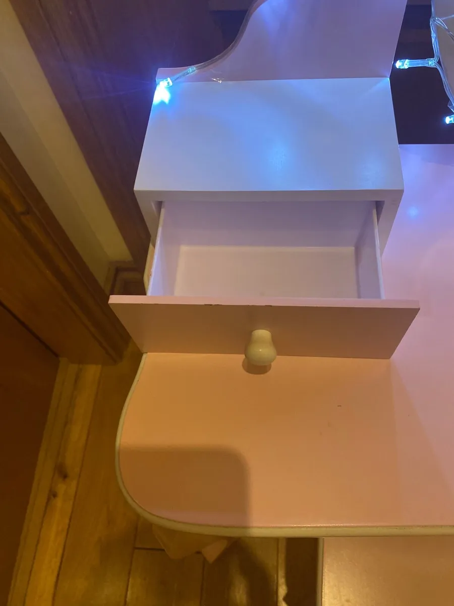 Little girls make up table and stool . - Image 2