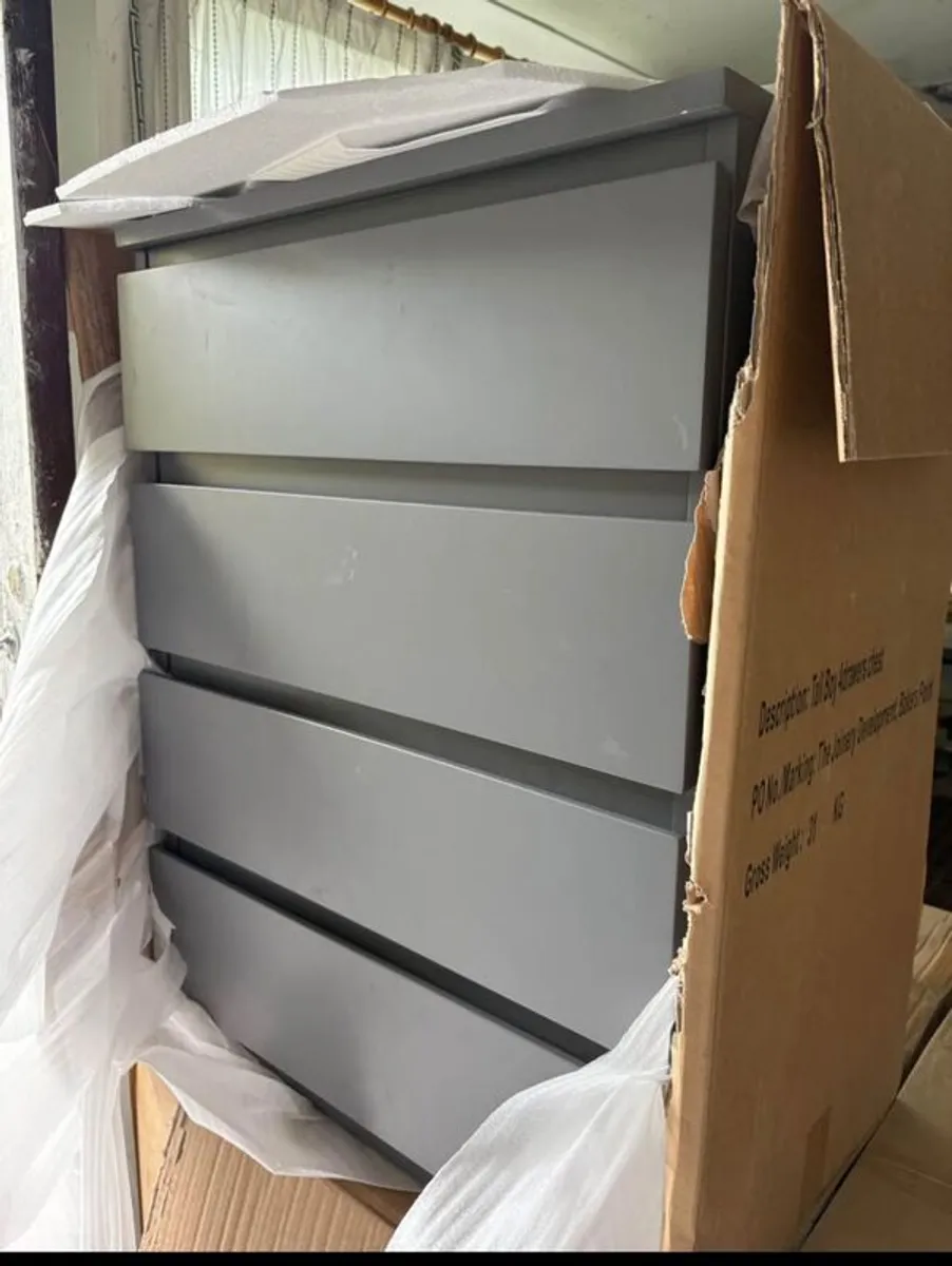 High End Tallboy 4 drawer - Image 1